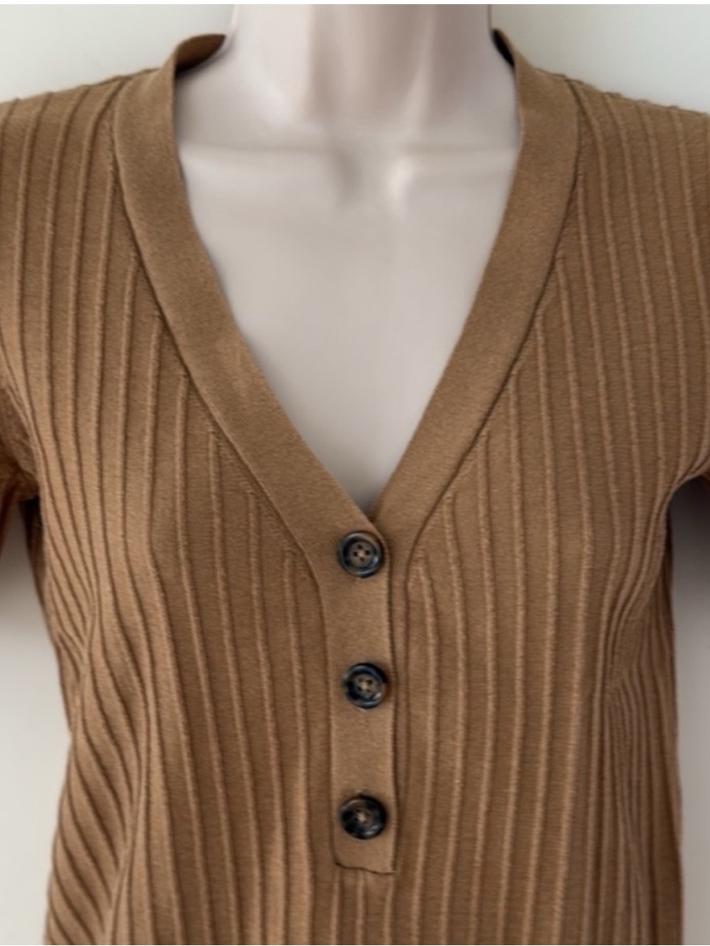 H&M Camel Brown Tan Ribbed Short Sleeve V Neck Pull On Sweater XS - Picture 2 of 7